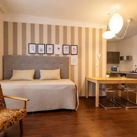 Palac Daun - Studio Apartments Znojmo Exterior photo