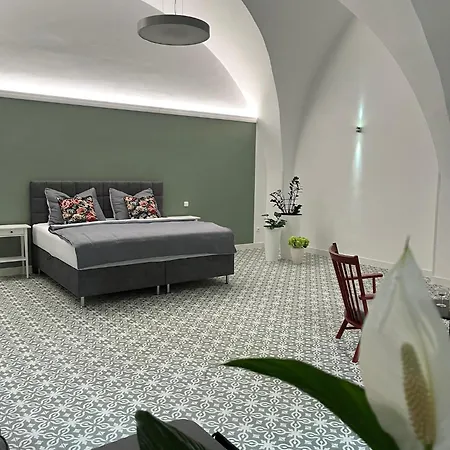 Palac Daun - Studio Apartments Znojmo Exterior photo