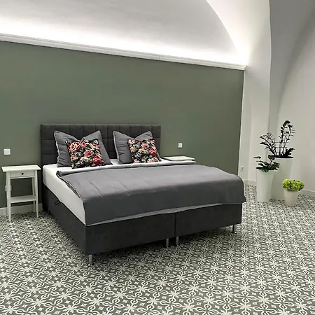 Palac Daun - Studio Apartments Znojmo Exterior photo