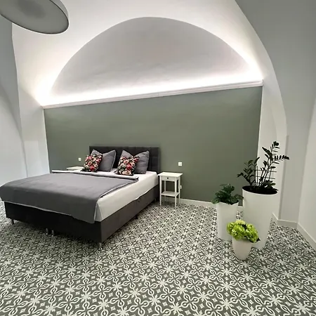Palac Daun - Studio Apartments Znojmo Exterior photo