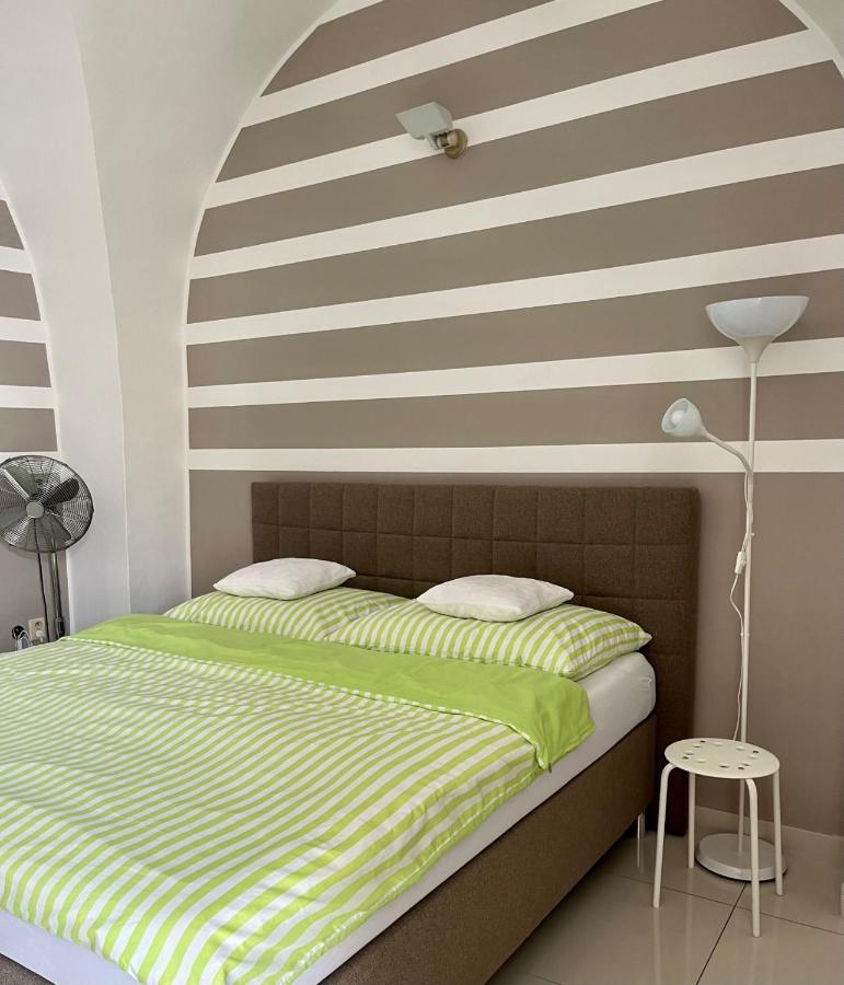 Palac Daun - *